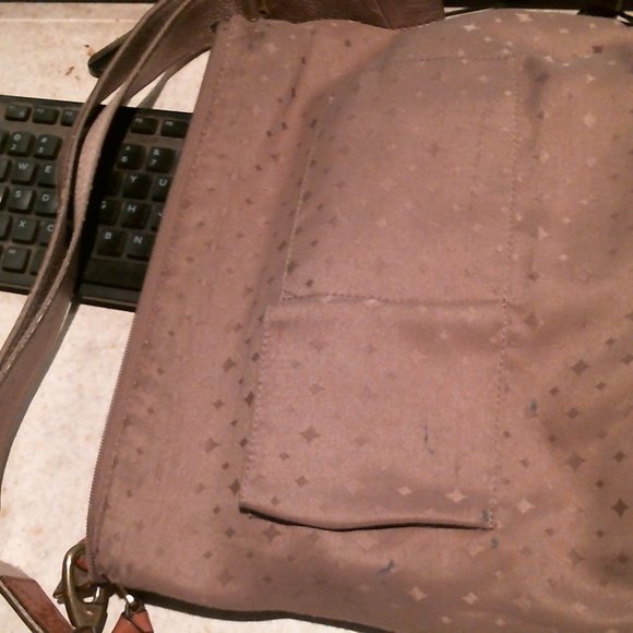 Previously owned Large Fossil Antique Gold Leather shoulder bag - Picture 11 of 12